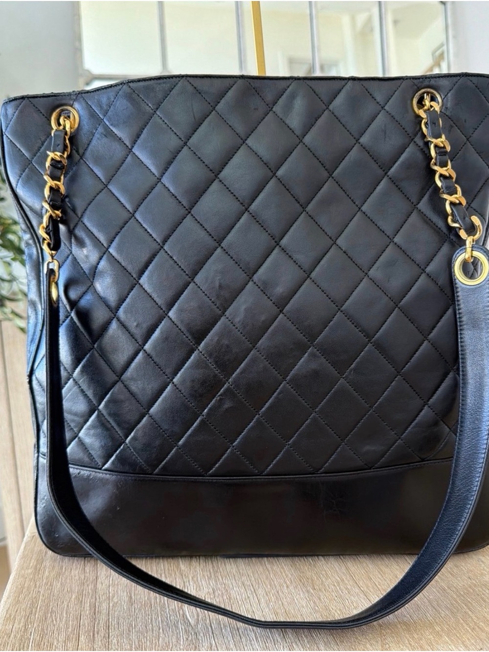 CHANEL Black Quilted Lambskin Shoulder chain Bag with Gold CC turn lock Hardware - Picture 2 of 11